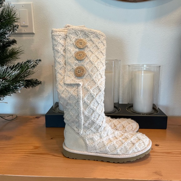 UGG Shoes - UGG Australia Cardy Boots, Women size 5 Like New